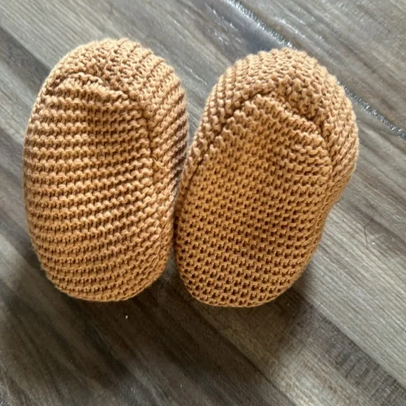 Adorable Bear Knit Baby Booties - Brown - Picture 2 of 2